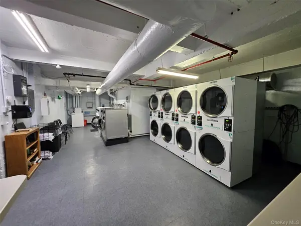 224-24 Union TPKE #1R, Oakland Gardens, NY 11314