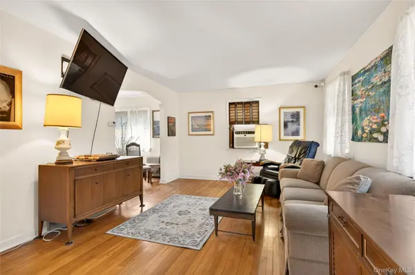 160 Albermarle AVE, Valley Stream, NY 11580