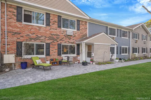40 W 4th St #103, Patchogue, NY 11772