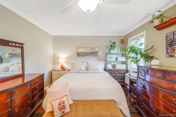 40 W 4th St #103, Patchogue, NY 11772