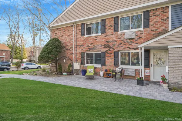 40 W 4th St #103, Patchogue, NY 11772
