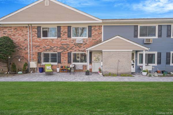 40 W 4th St #103, Patchogue, NY 11772