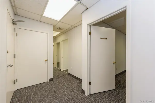 15 Glen ST #205, Glen Cove, NY 11542