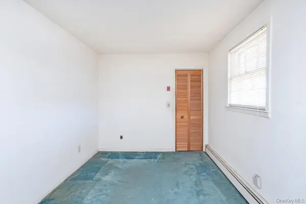 144 W Lake DR, Lindenhurst, NY 11757