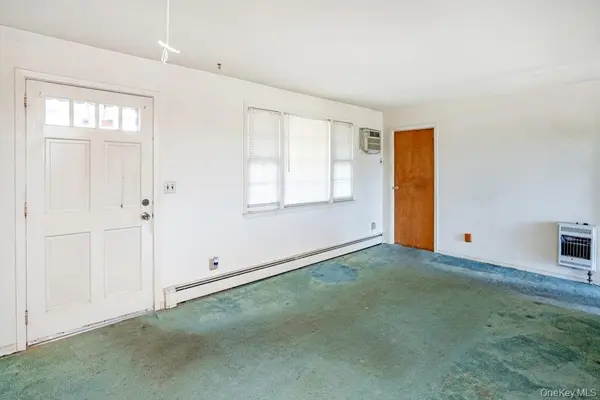 144 W Lake DR, Lindenhurst, NY 11757