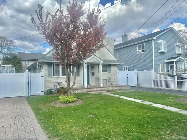 19 Tameling AVE, Babylon, NY 11702
