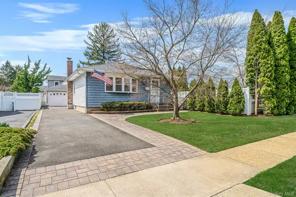 45 Cedar DR, Massapequa, NY 11758