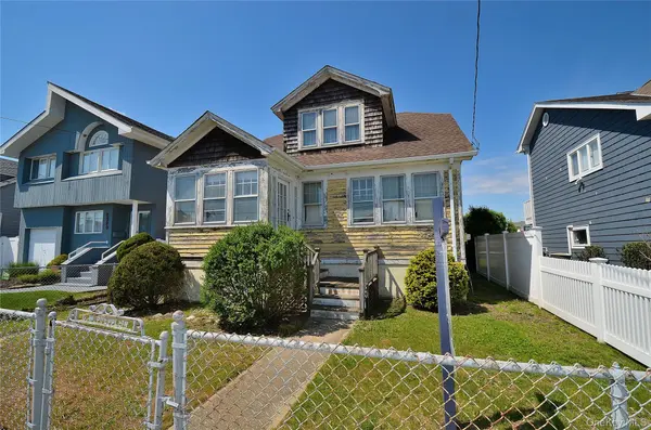 2586 Riverside DR, Wantagh, NY 11793