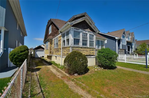 2586 Riverside DR, Wantagh, NY 11793
