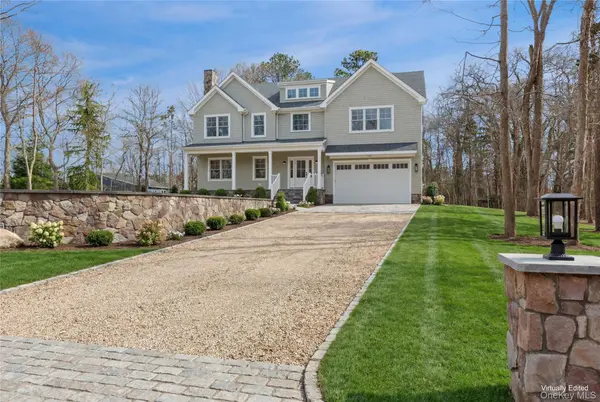 17 Cedar LN, East Patchogue, NY 11772