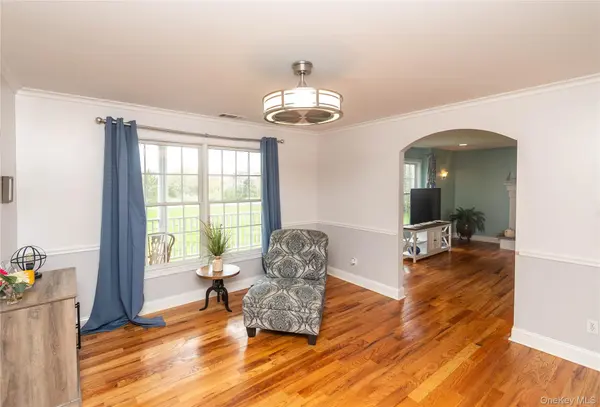 107 Dunthorne DR, Bloomingburg, NY 12721