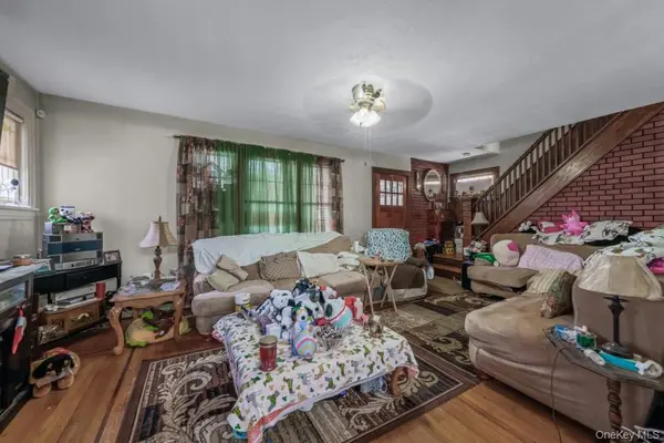 20 Nassau BLVD, Malverne, NY 11565
