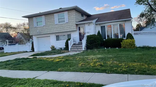128 Cedar ST, Freeport, NY 11520