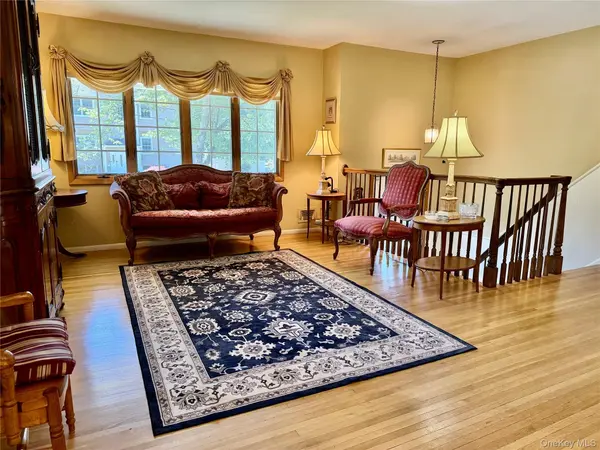 21 Kreuz DR, West Nyack, NY 10994