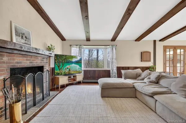 16 Mockingbird LN, Washingtonville, NY 10992