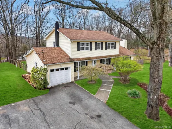 16 Mockingbird LN, Washingtonville, NY 10992