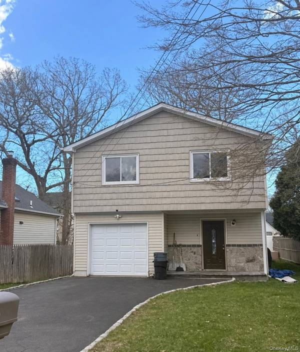 116 Hampton AVE, Mastic, NY 11950
