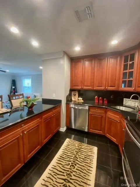 61 Adams WAY #61, Sayville, NY 11782