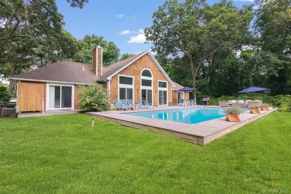20 Cutter CT, East Hampton, NY 11937