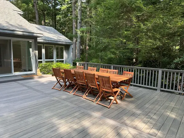 33 Oak Hill LN, East Hampton, NY 11937