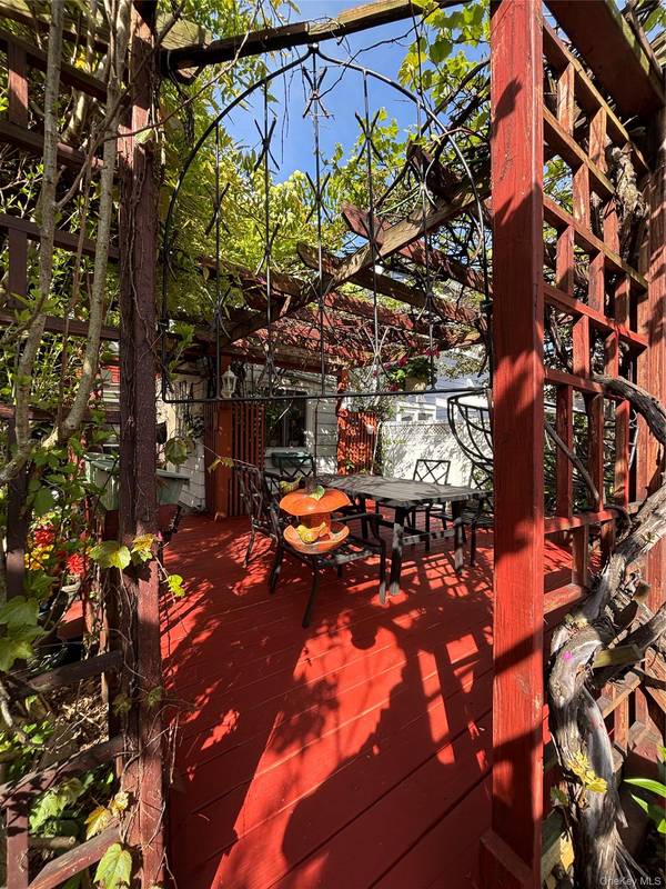5715 66th ST, Maspeth, NY 11378
