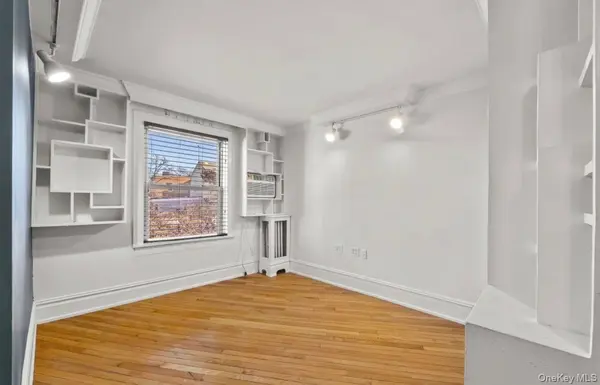5715 66th ST, Maspeth, NY 11378