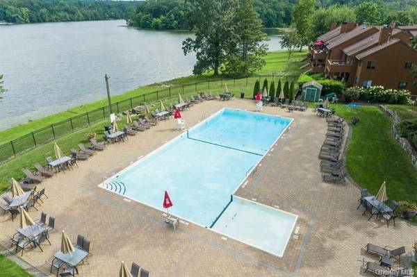 24 Leisure WAY, Mohegan Lake, NY 10547