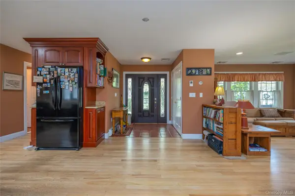 302 Laurel RD, Pearl River, NY 10965