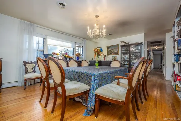 17 Parker BLVD, Monsey, NY 10952