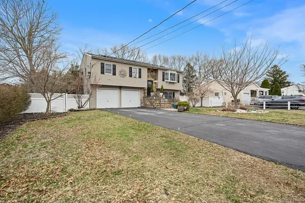 549 4th ST, Ronkonkoma, NY 11779
