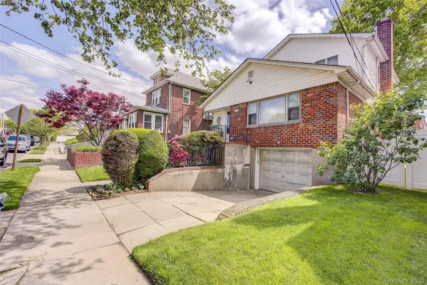 69-29 166th ST, Fresh Meadows, NY 11365