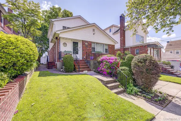 69-29 166th ST, Fresh Meadows, NY 11365