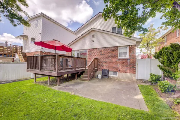 69-29 166th ST, Fresh Meadows, NY 11365