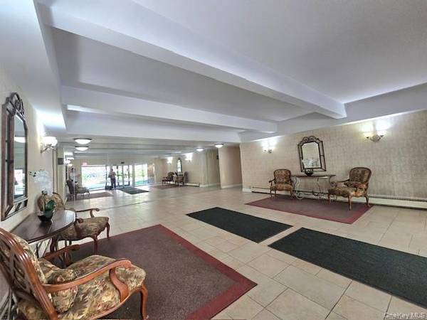 46 Grace AVE #2J, Great Neck, NY 11021