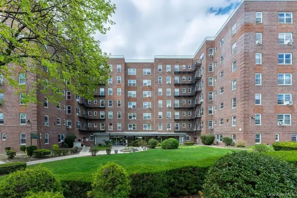 84-50 169th Street #611, Jamaica Hills, NY 11432