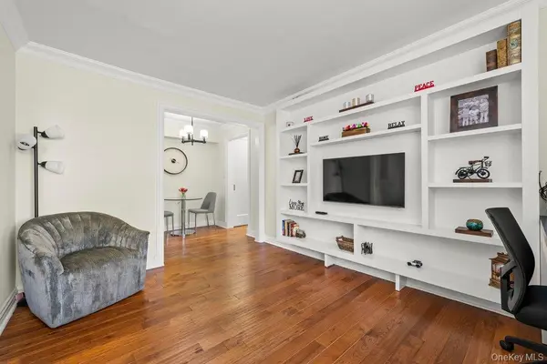 84-50 169th Street #611, Jamaica Hills, NY 11432