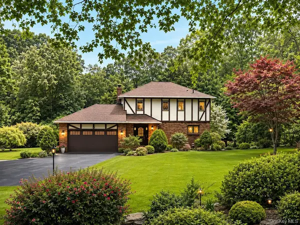 96 Edgewood DR, Central Valley, NY 10917