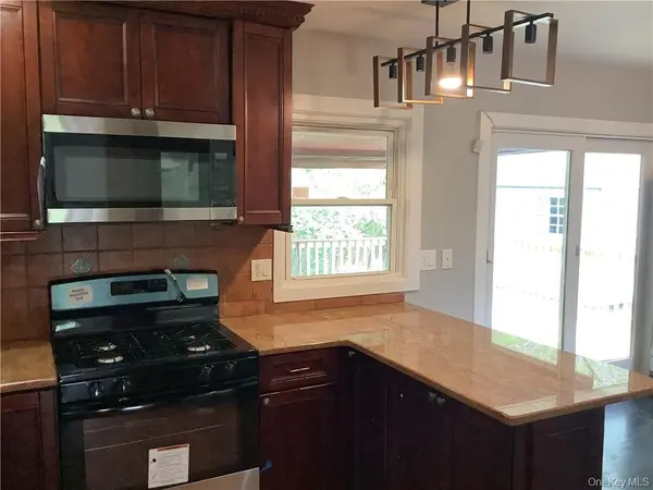 19 Mountainview DR, Highland Mills, NY 10930