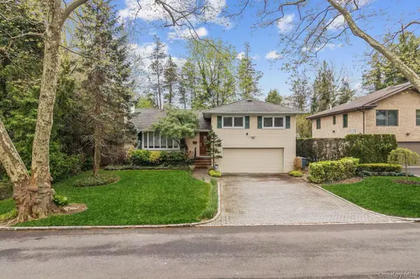 35 Hilldale RD, Albertson, NY 11507
