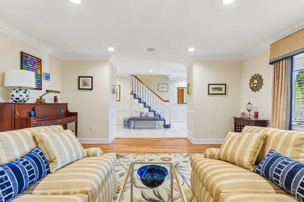 1442 Stevenson CIR, Hewlett, NY 11557