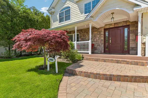 1442 Stevenson CIR, Hewlett, NY 11557