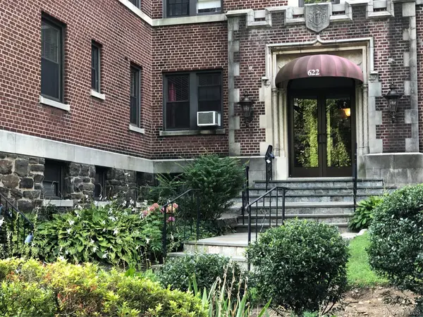 622 Pelhamdale AVE #16, Pelham, NY 10803