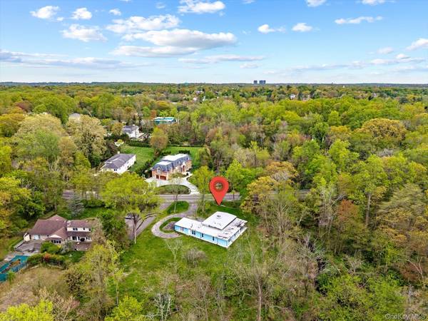 107 Wildwood RD, Great Neck, NY 11024