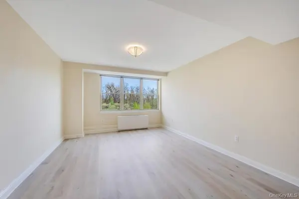 300 E Overlook #240, Port Washington, NY 11050