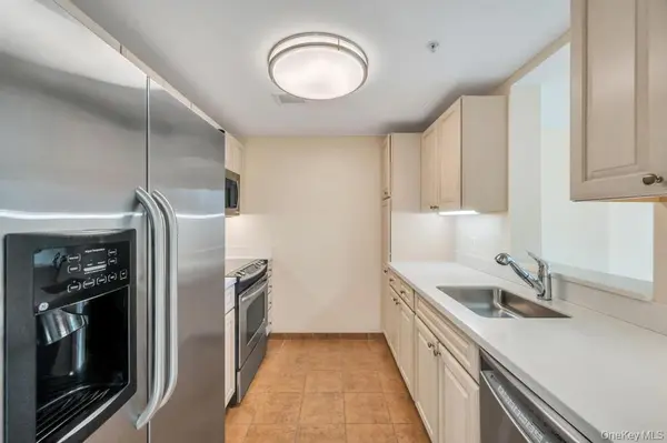 300 E Overlook #240, Port Washington, NY 11050