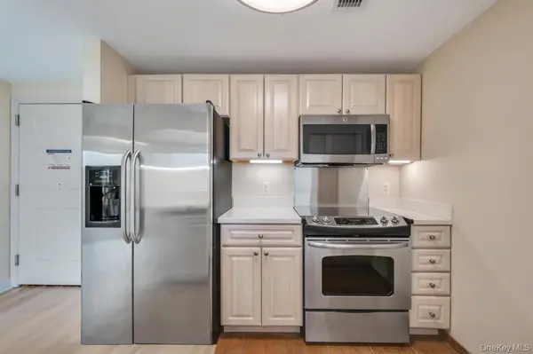 300 E Overlook #240, Port Washington, NY 11050