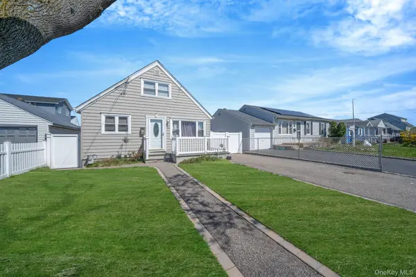 82 E Seacrest AVE, Lindenhurst, NY 11757