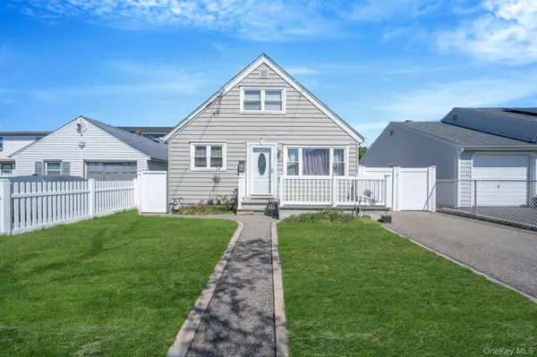 82 E Seacrest AVE, Lindenhurst, NY 11757