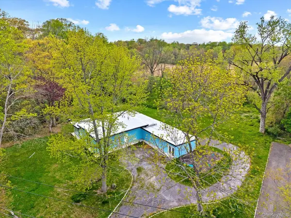 107A Wildwood RD, Great Neck, NY 11024