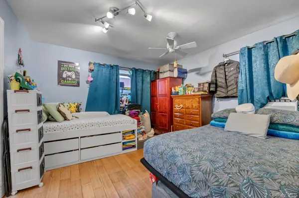 20-49 49th ST, Astoria, NY 11105